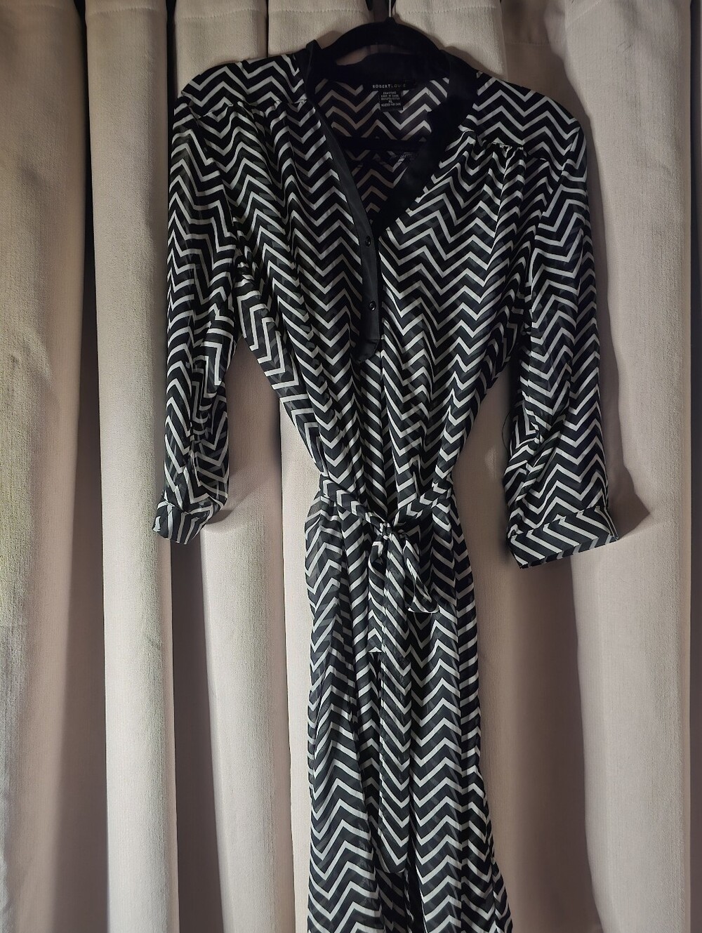 Robert Louis Black and White Chevron Tie-Waist Long Sleeve Dress
